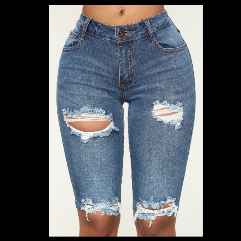 2/$20 🥂 Distressed Bermuda Shorts